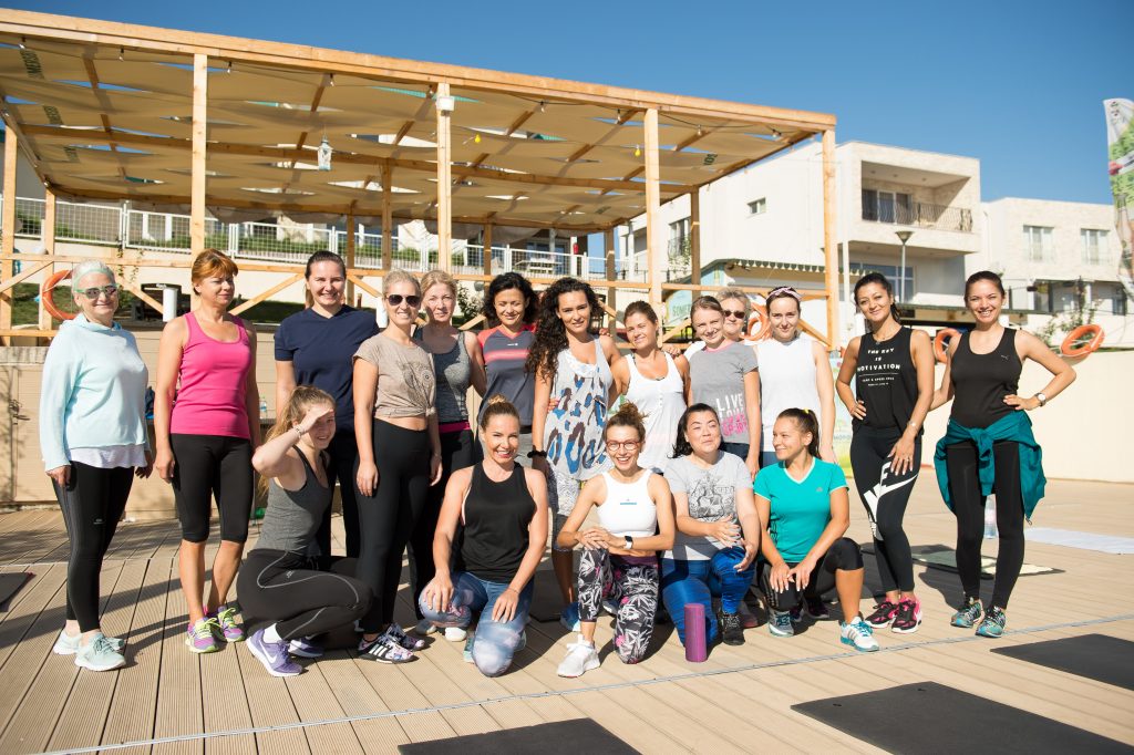 Sport în aer liber, la Ponton, cu Cori Gramescu Sport în aer liber, la Ponton, cu Cori Gramescu