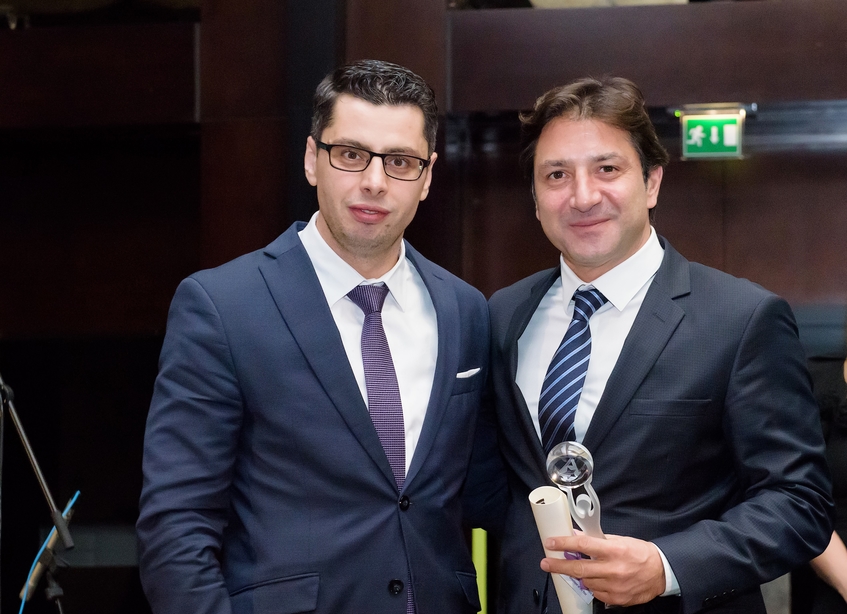 Complexul rezidenţial Cosmopolis a fost premiat pentru a treia oară consecutiv la Gala Construction & Investment Journal pentru cel mai bun proiect rezidenţial Complexul rezidenţial Cosmopolis a fost premiat pentru a treia oară consecutiv la Gala Construction & Investment Journal pentru cel mai bun proiect rezidenţial